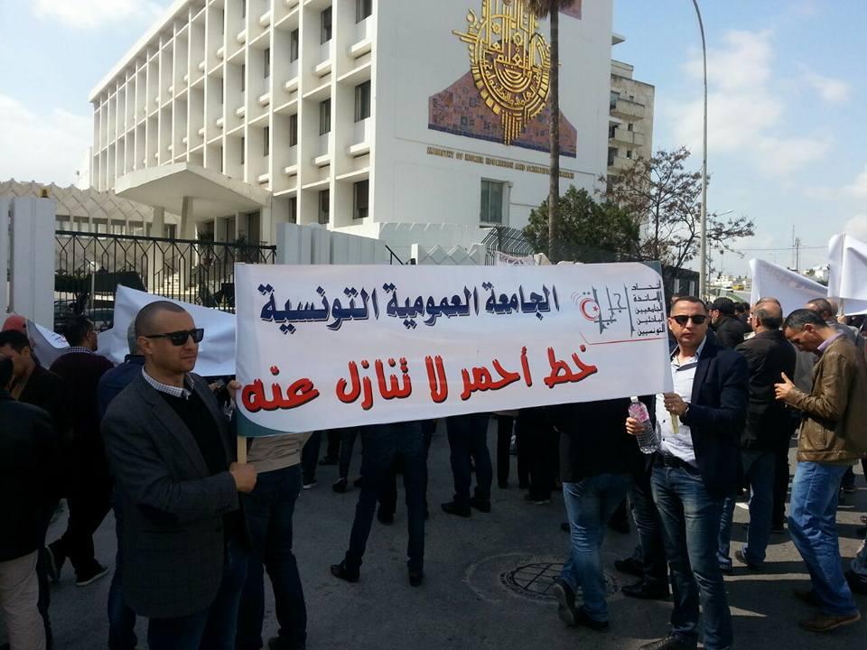 أساتذة تونسيون يحذّرون من انفجار وشيك في الجامعات
