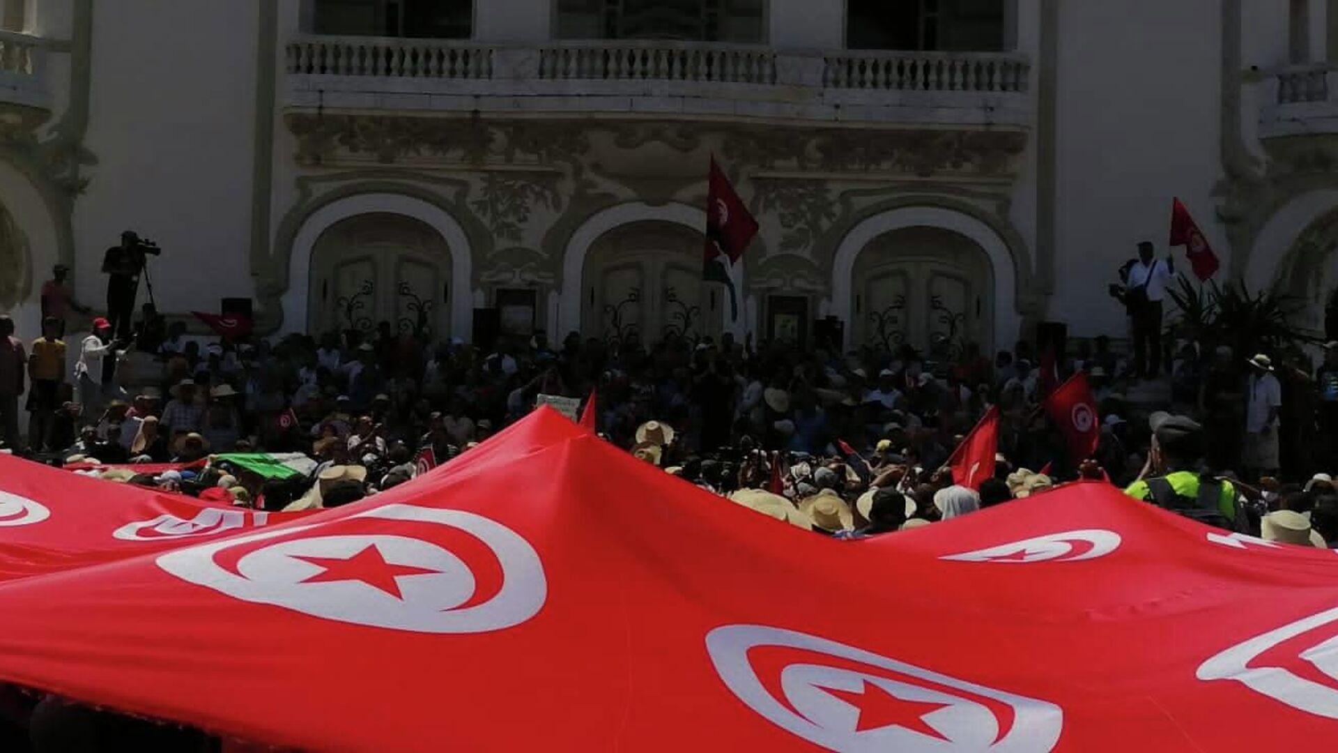 الدولة التونسية عاجزة فمن ينقذها؟