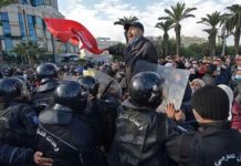 الأمن التونسي يمنع أهالي جرجيس من الوصول لمكان انعقاد قمة الفرانكفونية الأمن التونسي يمنع أهالي جرجيس من الوصول لمكان انعقاد قمة الفرانكفونية