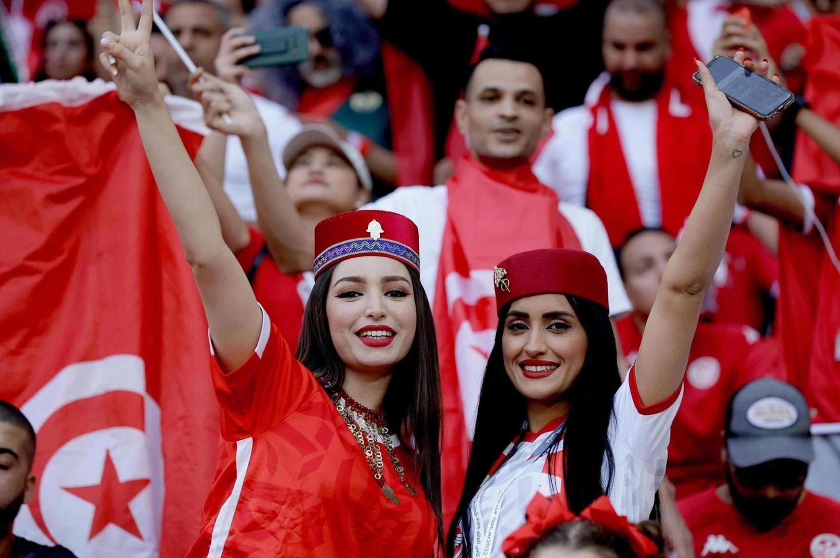 طقوس مشجعي تونس؛ كأس العالم يشعل الأجواء بالمقاهي والشوارع