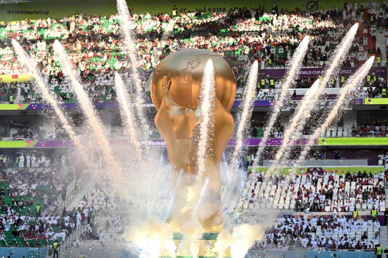 ماذا نفهم من جنون وإثارة بداية كأس العالم؟