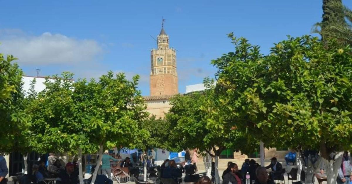 سر الساعة التونسية التي تدور عقاربها عكس الزمن