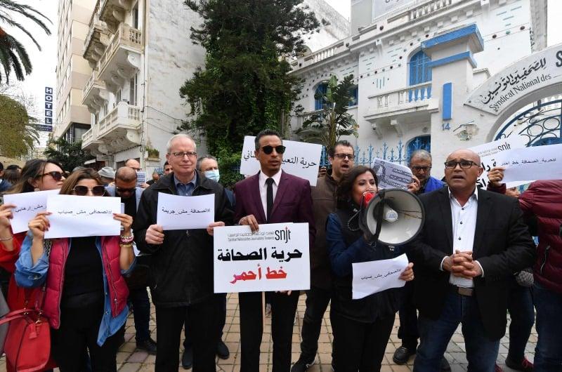 نقيب الصحافيين التونسيين: تدابير سعيّد خلقت بيئة “غير آمنة” للعمل الإعلامي