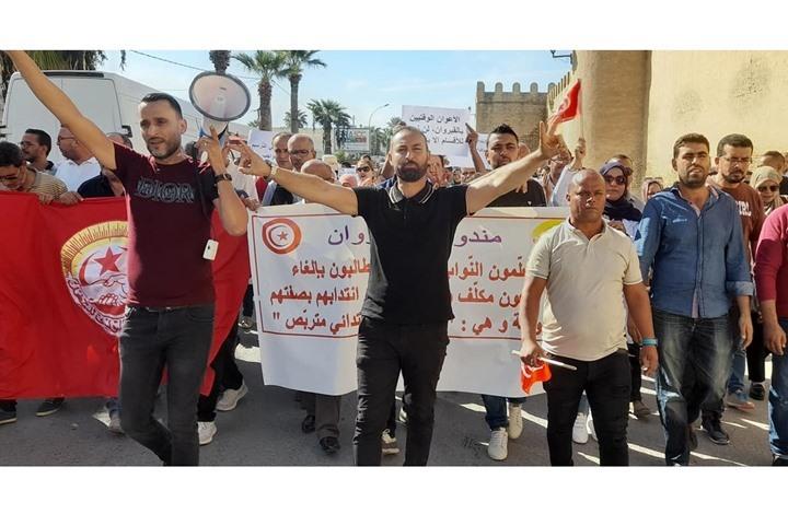 آلاف المعلمين بتونس يحتجون لتسوية أوضاعهم المهنية
