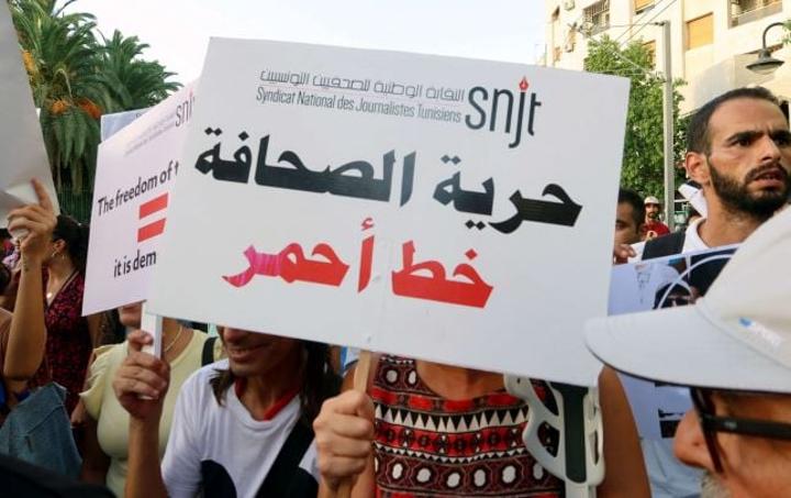 نقيب الصحافيين التونسيين: 700 عائلة لإعلاميين مهددة بالبطالة