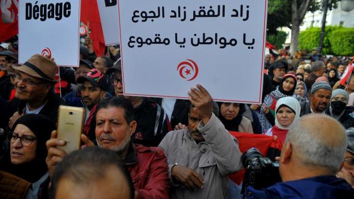 الذكرى الـ12 للثورة التونسية تغوّل الانقلاب يجمع المعارضين Tunisia