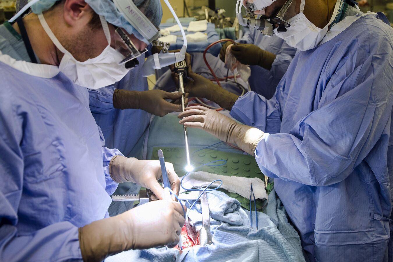 فريق طبي تونسي ينجح في إجراء أول عملية تسريح لجلطة دماغية بتقنية "ترومبوليز"