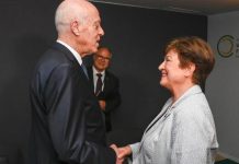 تونس تتفاوض مع صندوق النقد على برنامج “إصلاح اقتصادي عادل” تونس تتفاوض مع صندوق النقد على برنامج "إصلاح اقتصادي عادل"