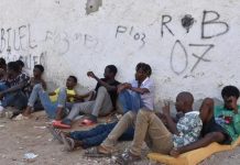 مهاجرون بلا محامين أمام المحاكم التونسية مهاجرون بلا محامين أمام المحاكم التونسية