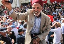 معركة الخبز في تونس.. قيس سعيّد لا يصارح شعبه معركة الخبز في تونس.. قيس سعيّد لا يصارح شعبه