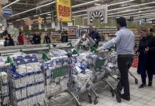 شح السلع يصل إلى المشروبات الغازية في ذروة موسم السياحة شح السلع يصل إلى المشروبات الغازية في ذروة موسم السياحة