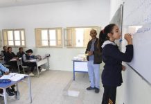 التونسيون يفرّون من الغلاء إلى كراسات ودفاتر مدرسية مهرّبة التونسيون يفرّون من الغلاء إلى كراسات ودفاتر مدرسية مهرّبة