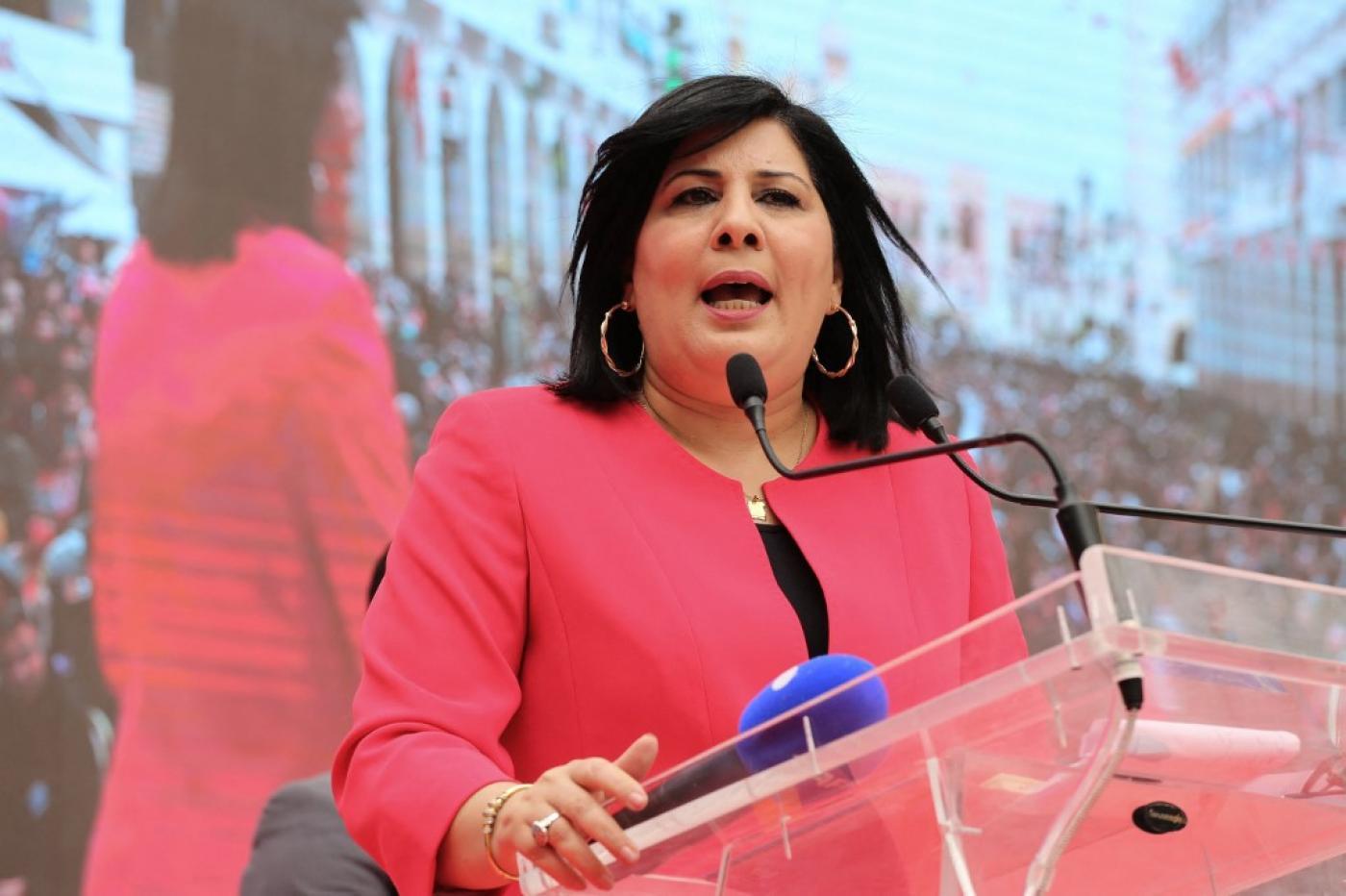المحامي نافع العريبي: عبير موسي تبحث في 3 شبهات احداهما عقوبتها الإعدام المحامي نافع العريبي: عبير موسي تبحث في 3 شبهات احداهما عقوبتها الإعدام