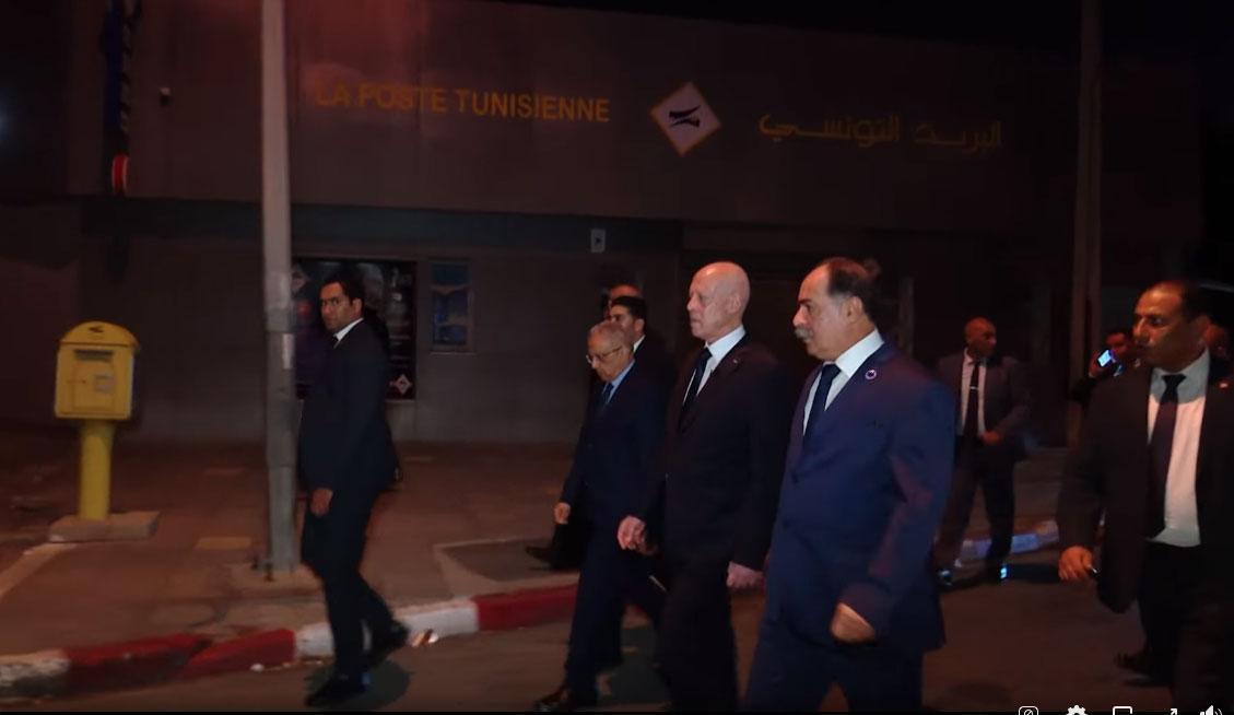 الرئيس سعيد يقوم بجولة في العاصمة وفي ضاحية جبل الجلود لتفقد محطة القطارات وحالة السكك الحديدية الرئيس سعيد يقوم بجولة في العاصمة وفي ضاحية جبل الجلود لتفقد محطة القطارات وحالة السكك الحديدية