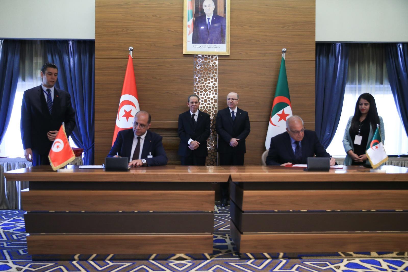 الدورة 22 للجنة المشتركة الكبرى التونسية الجزائرية: توقيع البرنامج التنفيذي للاتفاقية التونسية الجزائرية في مجال الرعاية الاجتماعية الدورة 22 للجنة المشتركة الكبرى التونسية الجزائرية: توقيع البرنامج التنفيذي للاتفاقية التونسية الجزائرية في مجال الرعاية الاجتماعية