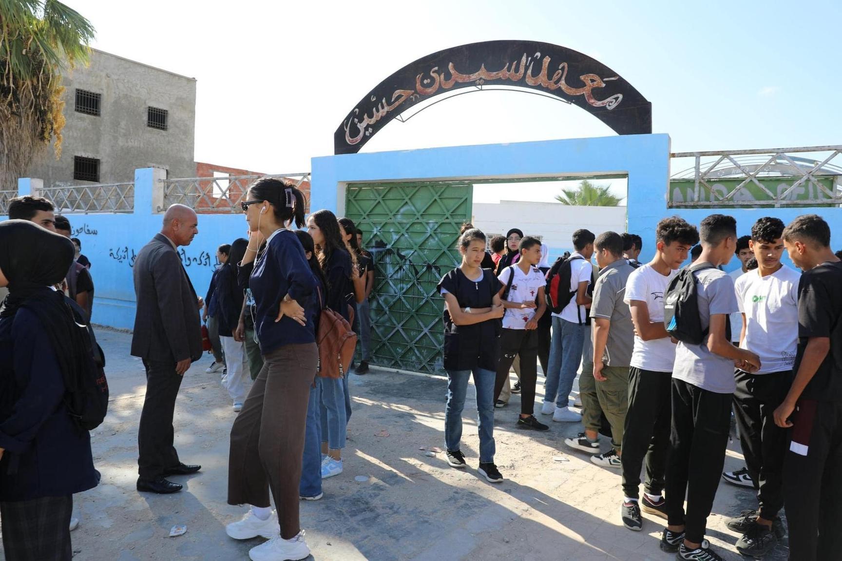 وفد من لجنة الدفاع والأمن البرلمانية يؤدي زيارات ميدانية إلى محيط عدد من المؤسسات التربوية بتونس الكبرى وفد من لجنة الدفاع والأمن البرلمانية يؤدي زيارات ميدانية إلى محيط عدد من المؤسسات التربوية بتونس الكبرى