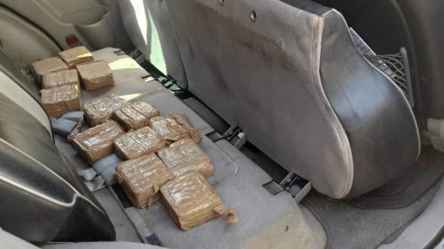 الحدود الجزائرية التونسية: إحباط عملية تهريب 12 كلغ من 'القنب الهندي' الحدود الجزائرية التونسية: إحباط عملية تهريب 12 كلغ من 'القنب الهندي'