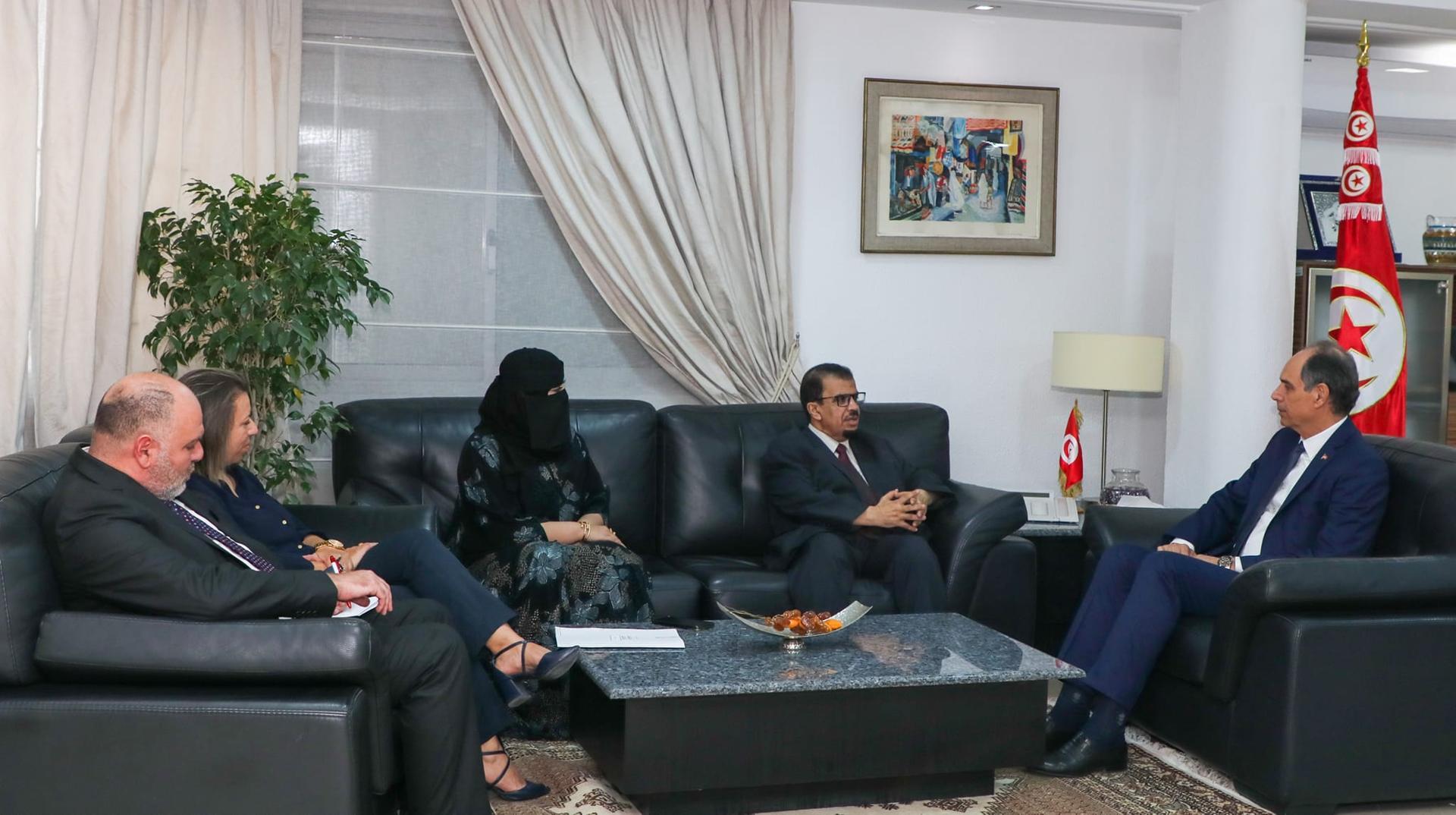 وزير التعليم العالى ومدير مركز اليونسكو الإقليمي للجودة يتباحثان مسألة التّقييم والاعتماد في التعليم العالي والبحث العلمي وزير التعليم العالى ومدير مركز اليونسكو الإقليمي للجودة يتباحثان مسألة التّقييم والاعتماد في التعليم العالي والبحث العلمي