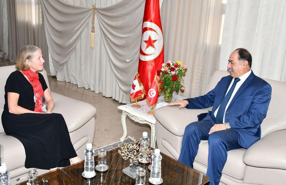 دعم التعاون الثنائي في المجال الأمني محور لقاء بين وزير الداخلية و سفيرة كندا بتونس دعم التعاون الثنائي في المجال الأمني محور لقاء بين وزير الداخلية و سفيرة كندا بتونس