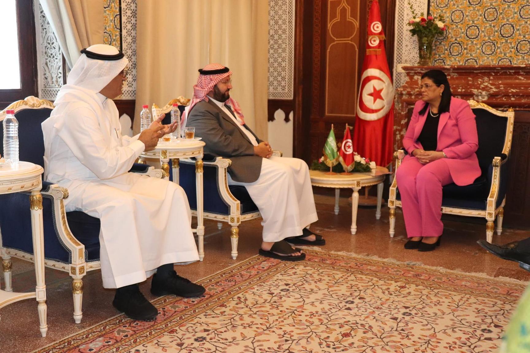 وزيرة المالية تلتقي بالأمير عبد العزيز بن طلال بن عبد العزيز آل سعود رئيس برنامج الخليج العربي للتنمية وزيرة المالية تلتقي بالأمير عبد العزيز بن طلال بن عبد العزيز آل سعود رئيس برنامج الخليج العربي للتنمية