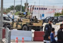 جدل في تونس بعد فرار سجناء متورطين في اغتيالات سياسية جدل في تونس بعد فرار سجناء متورطين في اغتيالات سياسية