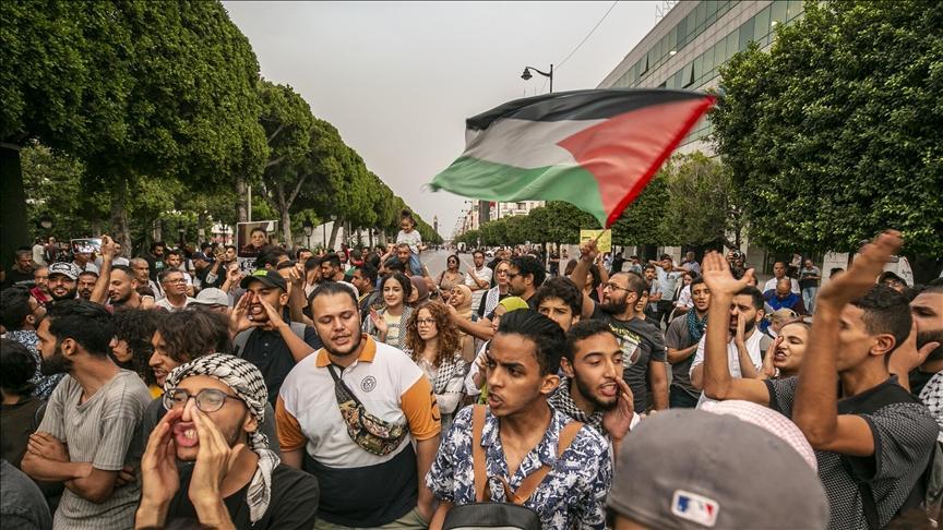 وقفة أمام برلمان تونس تطالب بتمرير قانون 
