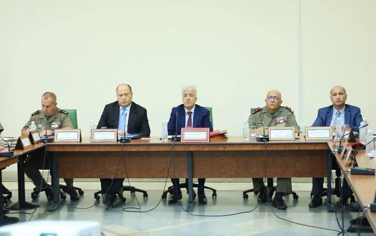 لجنة الدفاع والأمن والقوات الحاملة للسلاح تستمع إلى وزير الدفاع الوطني