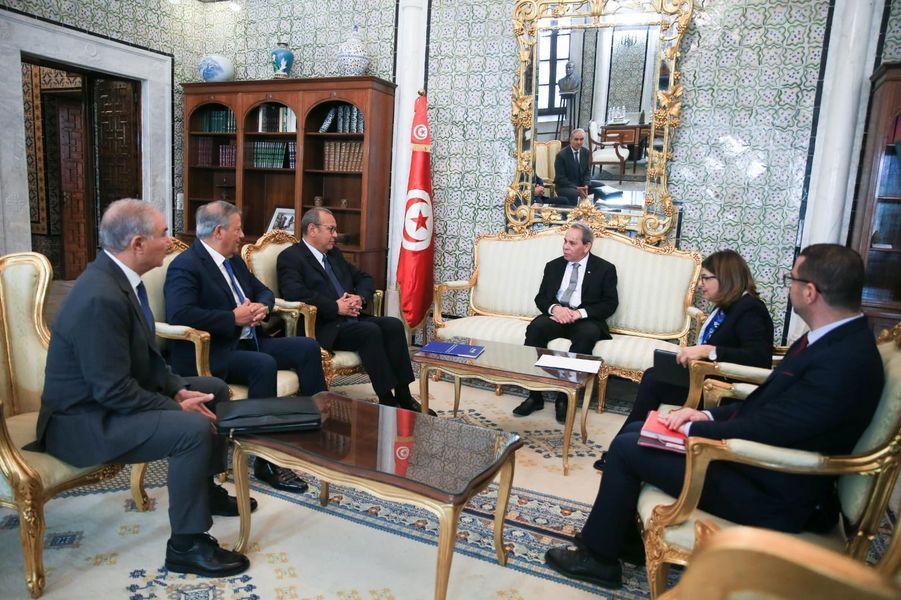 رئيس الحكومة يبحث وضع الألبان ومشتقاته والاجراءات المقترحة لتوازن المنظومة رئيس الحكومة يبحث وضع الألبان ومشتقاته والاجراءات المقترحة لتوازن المنظومة