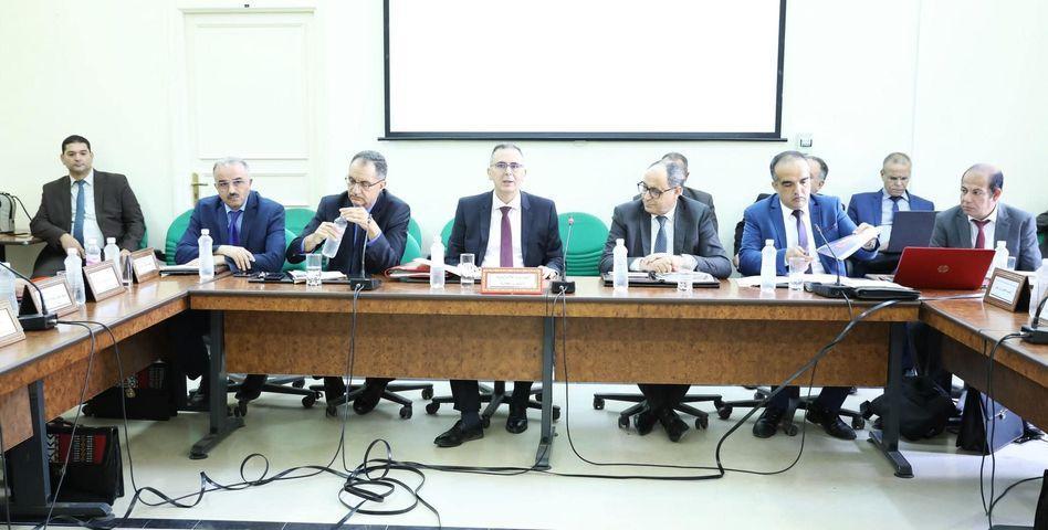 لجنة التشريع العام تستمع الى وزير املاك الدولة و الشؤون العقارية حول مهمة وزارته لجنة التشريع العام تستمع الى وزير املاك الدولة و الشؤون العقارية حول مهمة وزارته
