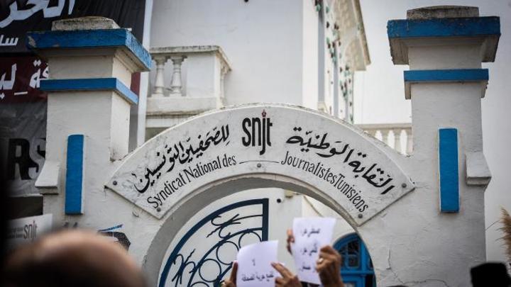 210 اعتداءات على الصحافيين التونسيين خلال عام