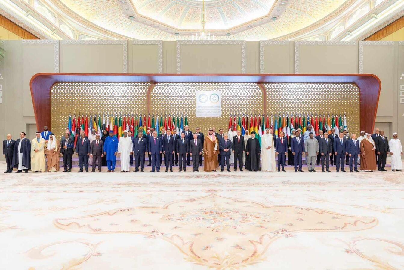 البيان الختامي للقمة العربية الإسلامية يطالب بكسر الحصار على غزة وفرض إدخال قوافل المساعدات البيان الختامي للقمة العربية الإسلامية يطالب بكسر الحصار على غزة وفرض إدخال قوافل المساعدات