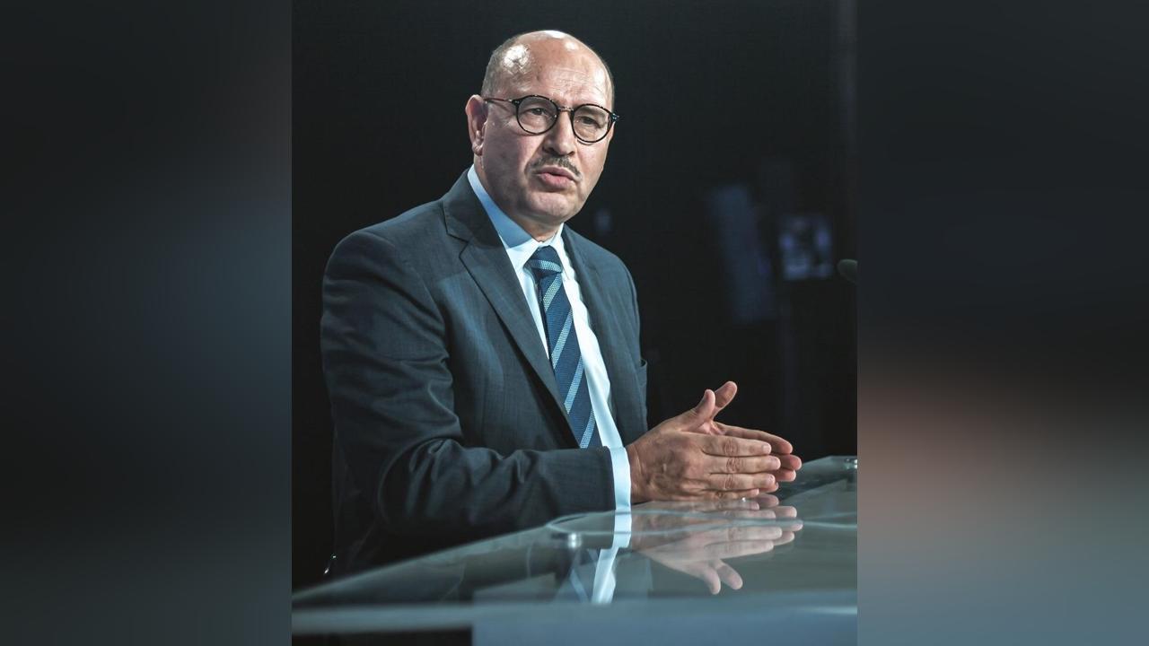 لطفي المرايحي يمثل أمام القضاء بتهمة ترويج أخبار زائفة من شأنها المس بالأمن العام لطفي المرايحي يمثل أمام القضاء بتهمة ترويج أخبار زائفة من شأنها المس بالأمن العام