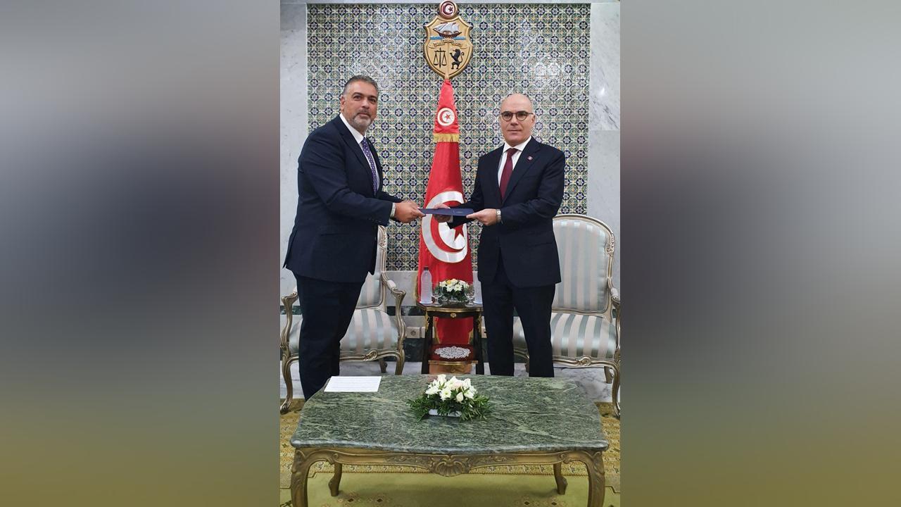 وزير الخارجية يتسلم نسخة من اوراق اعتماد السفير الجديد لجمهورية رومانيا وزير الخارجية يتسلم نسخة من اوراق اعتماد السفير الجديد لجمهورية رومانيا