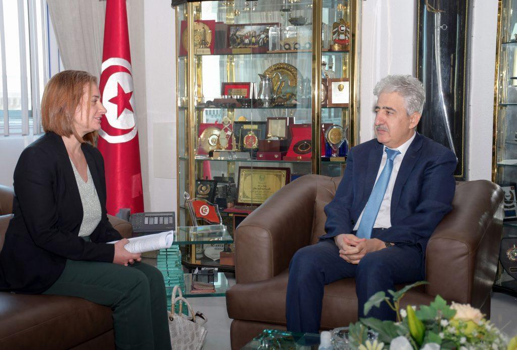 وزير الدفاع يبحث برامج التعاون مع رئيسة المندوبية الإقليمية للجنة الدولية للصليب الأحمر بتونس