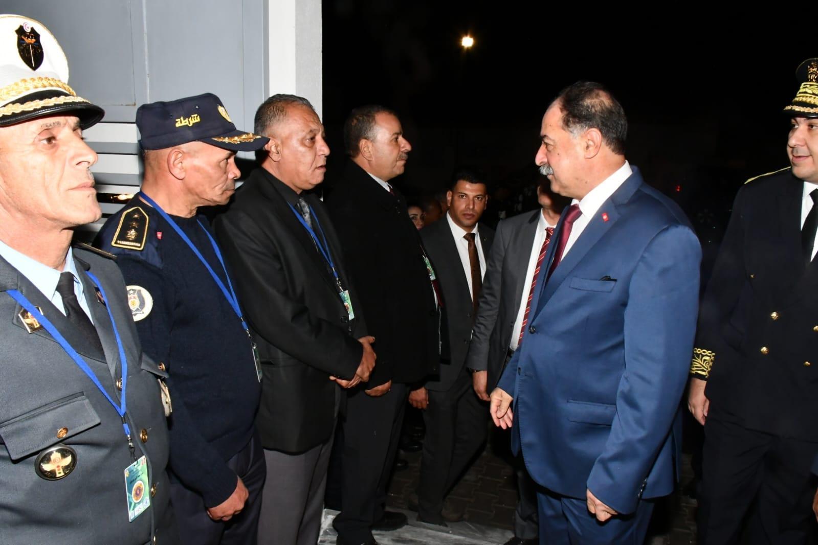 وزير الداخلية يتفقّد الوحدات الأمنية العاملة بتوزر وزير الداخلية يتفقّد الوحدات الأمنية العاملة بتوزر
