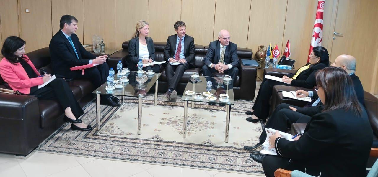 وزيرة المالية المكلفة بتسيير وزارة الإقتصاد وسفير الإتحاد الأوروبي يتدارسان برامج التعاون للفترة القادمة