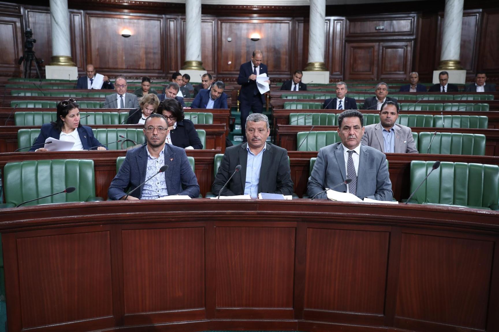 خلال منافشة ميزانية وزارة الداخلية...نواب يؤكدون ، على ضرورة تدعيم المقرات الامنية بالاعوان والتجهيزات والسيارات خلال منافشة ميزانية وزارة الداخلية...نواب يؤكدون ، على ضرورة تدعيم المقرات الامنية بالاعوان والتجهيزات والسيارات