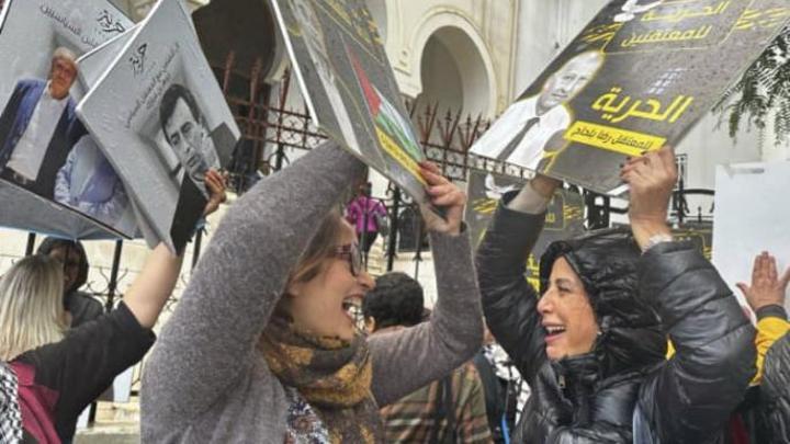 الإبقاء على المحامية دليلة مصدق بحالة سراح بقضية 
