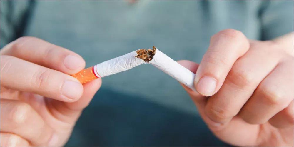 أخصائي: شهر رمضان يُعد فرصة للإقلاع عن التدخين والتخلص من العادات السيئة