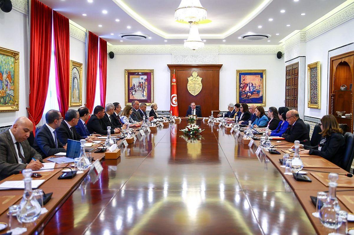 مجلس الوزراء يتداول مشروع قانون لتمويل الميزانية ومشروع أمر يتعلق بامتيازات جبائية للتونسيين بالخارج مجلس الوزراء يتداول مشروع قانون لتمويل الميزانية ومشروع أمر يتعلق بامتيازات جبائية للتونسيين بالخارج