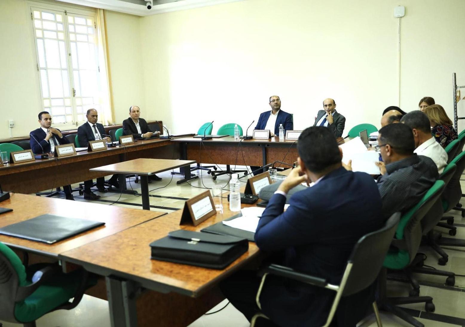 لجنة التشريع العام بالبرلمان تصادق على تقريرها المتعلق بمشروع قانون تنقيح مجلة المرافعات والعقوبات العسكرية لجنة التشريع العام بالبرلمان تصادق على تقريرها المتعلق بمشروع قانون تنقيح مجلة المرافعات والعقوبات العسكرية