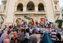 مئات التونسيين يتظاهرون تضامنا مع غزة مئات التونسيين يتظاهرون تضامنا مع غزة