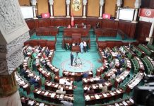 وسط احتجاجات.. برلمان تونس يبدأ جلسة حاسمة لتعديل قانون الانتخابات وسط احتجاجات.. برلمان تونس يبدأ جلسة حاسمة لتعديل قانون الانتخابات