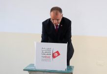 رئيس الحكومة ورئيس البرلمان يدليان بصوتهما في الانتخابات الرئاسية رئيس الحكومة ورئيس البرلمان يدليان بصوتهما في الانتخابات الرئاسية