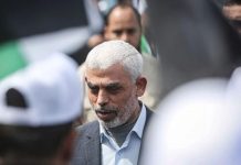 مئات الأشخاص يأبنون الشهيد “يحي السنوار” وسط العاصمة مئات الأشخاص يأبنون الشهيد "يحي السنوار" وسط العاصمة