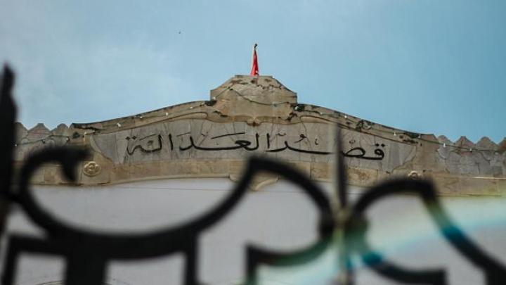 انتحار مدرس تونسي حرقاً بسبب التنمر.. والقضاء يفتح تحقيقاً