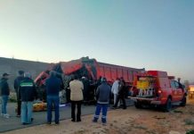 6 قتلى في تصادم شاحنة فوسفات وحافلة ركاب 6 قتلى في تصادم شاحنة فوسفات وحافلة ركاب