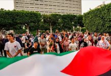 مسيرة تطالب بسن قانون “تجريم التطبيع” مع إسرائيل مسيرة تطالب بسن قانون "تجريم التطبيع" مع إسرائيل