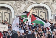 تونسيون يدعمون قافلة الصمود: فك الحصار واجب تونسيون يدعمون قافلة الصمود: فك الحصار واجب