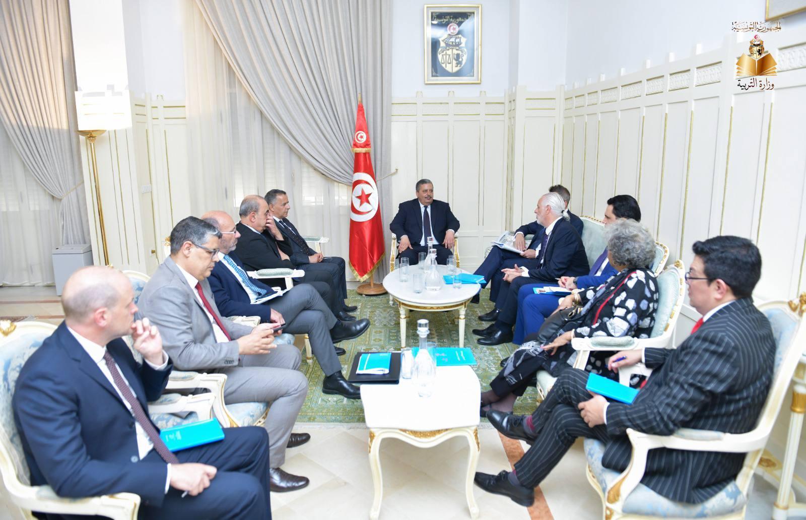 وزير التربية يستقبل وفدا عن مجلس ادارة وزير التربية يستقبل وفدا عن مجلس ادارة